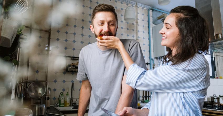 Guesthouse - Happy Couple Having Breakfast