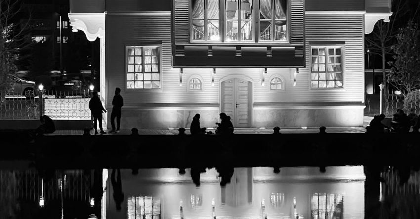 Konya - Black and white photo of a building with reflections